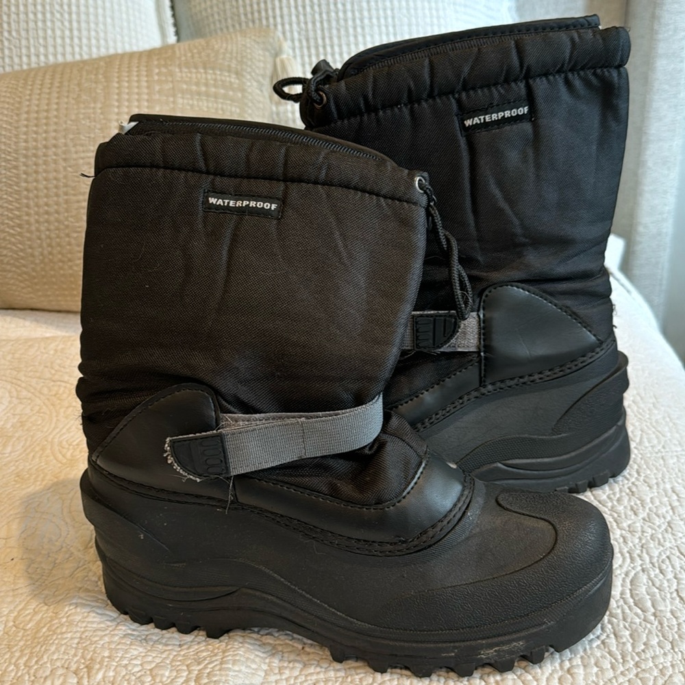 snow boots with thermolite insulated inserts